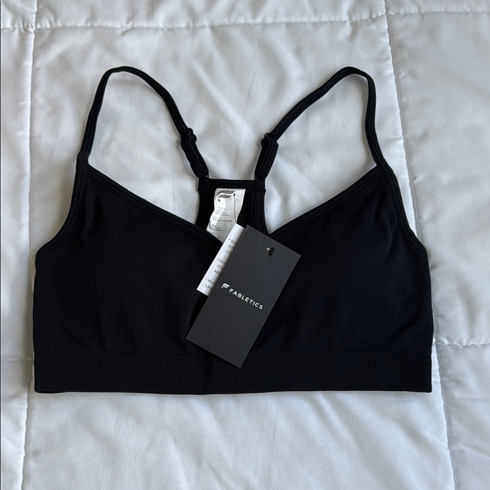 NWT Fabletics Black Sleek Seamless Low-Impact Sports Bra